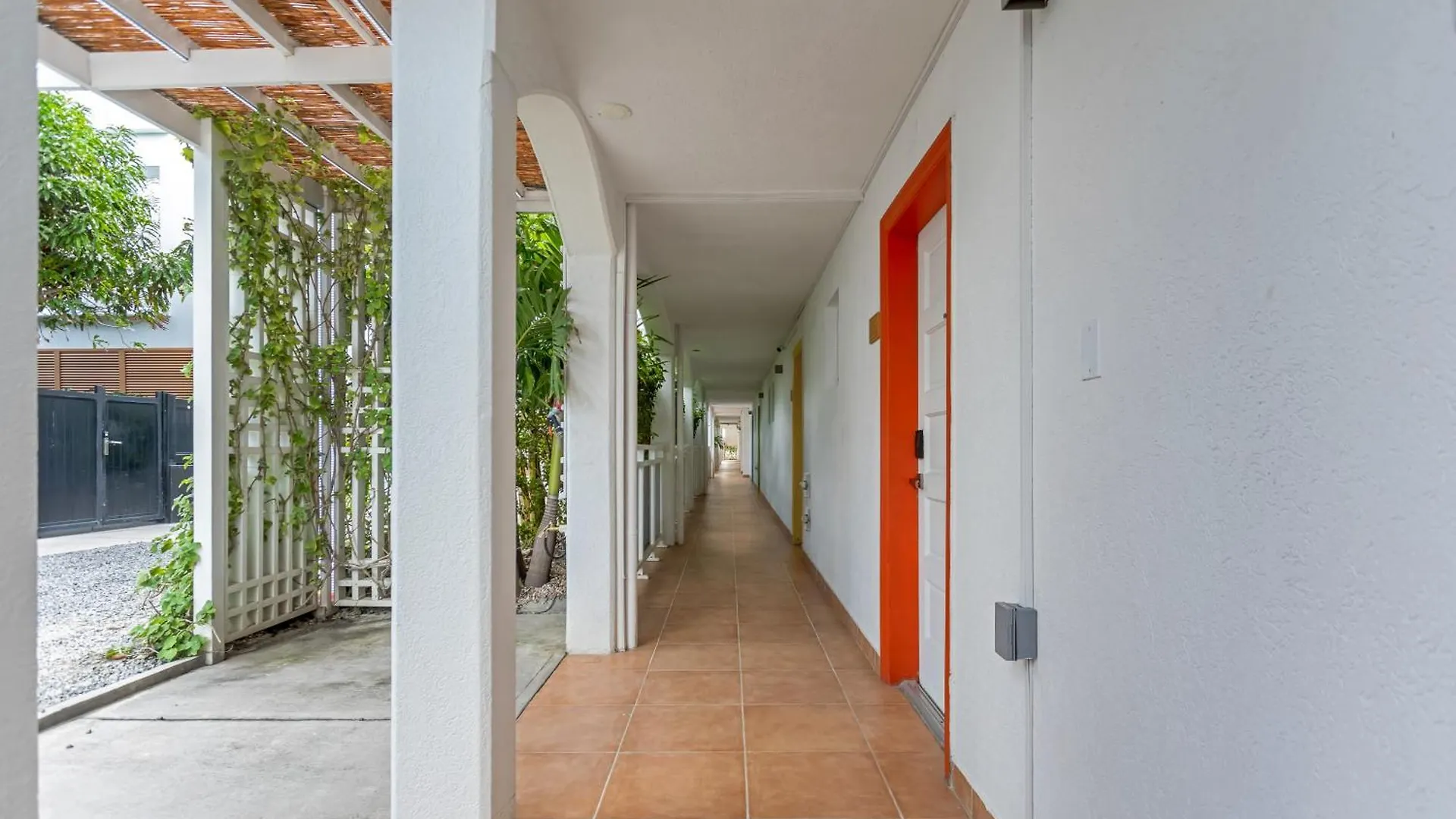 Maho Beach House - Studio - Beach Access